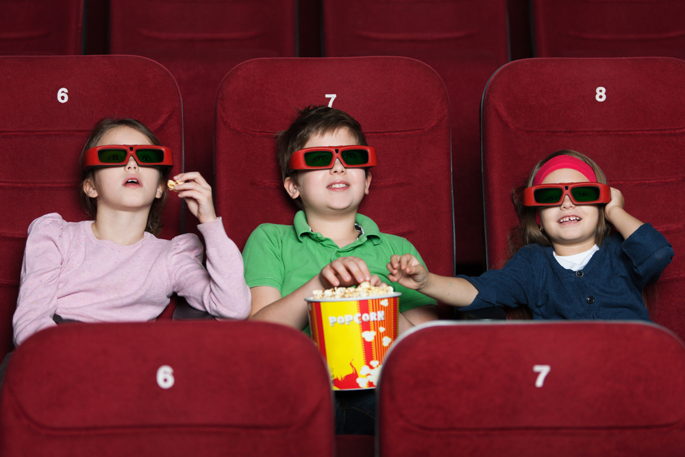 Menonton film bisa mendukung kegiatan eksplorasi anak