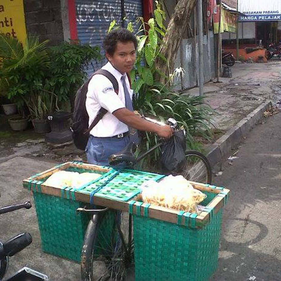  Sekolah sambil bekerja