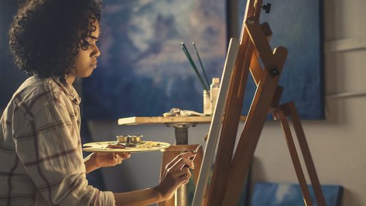 Anak Menjual Seni Lukisan Keterampilanya