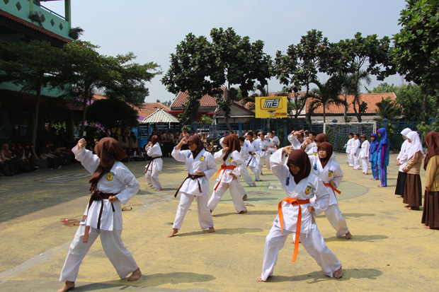 Manfaat Kegiatan Ekstrakurikuler untuk Siswa SMA - EduCenter