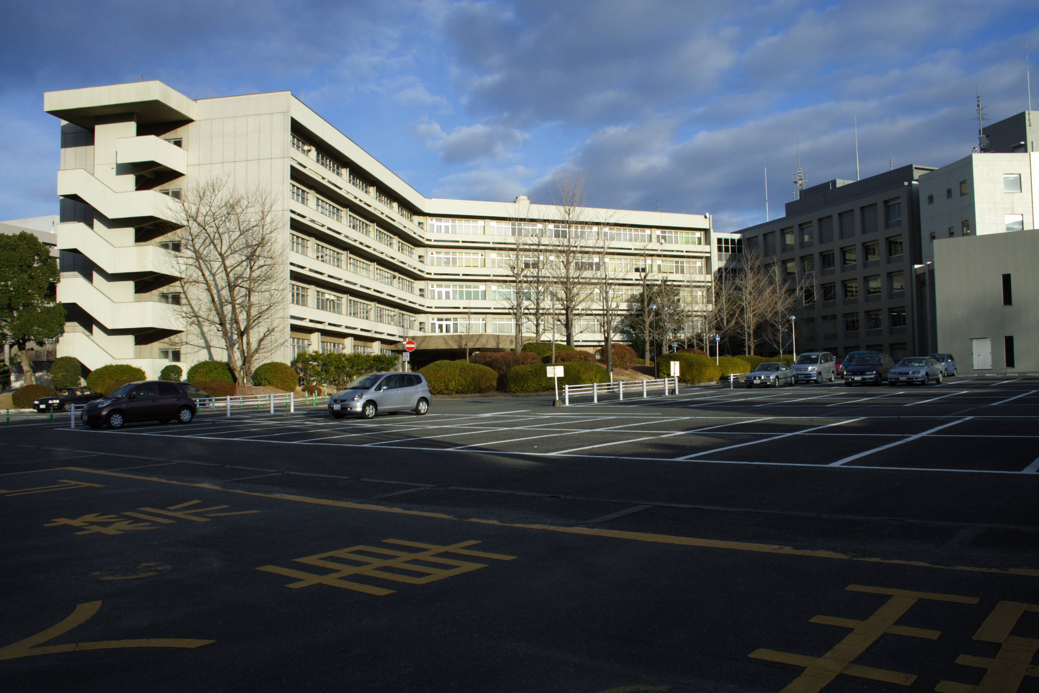 Osaka University - upload.wikimedia.org