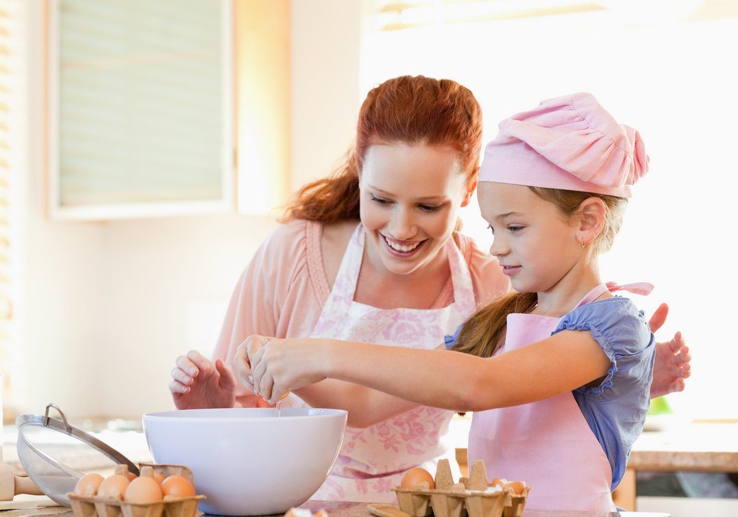 6 Manfaat Mengajarkan Anak Memasak Sejak Dini EduCenter