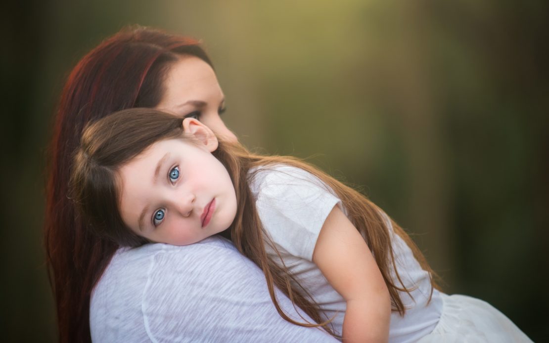 5 Tips untuk Anak Menghadapi Berita Kekerasan di Media