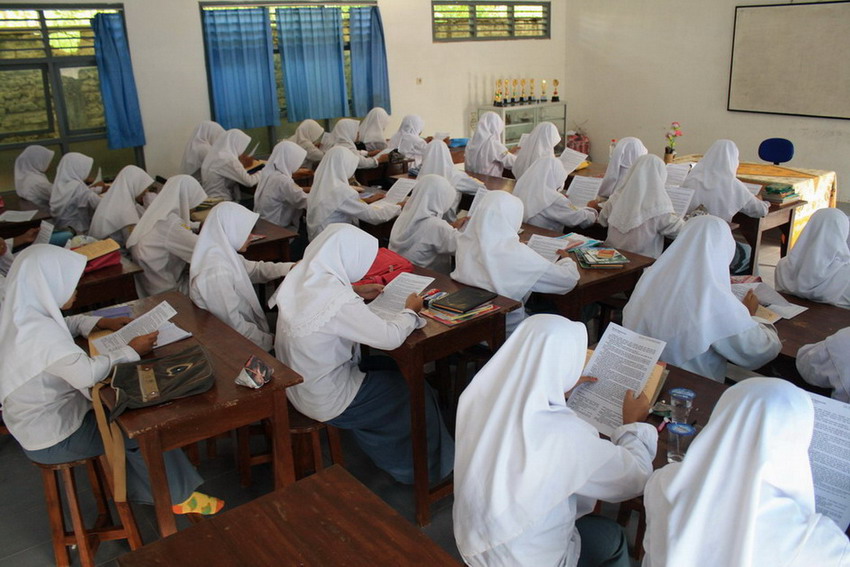 Harus Berpendidikan Tinggi