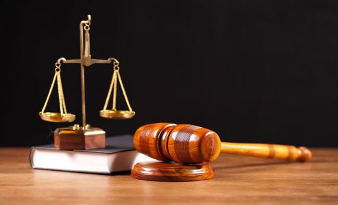 Berkuliah Jurusan Hukum
