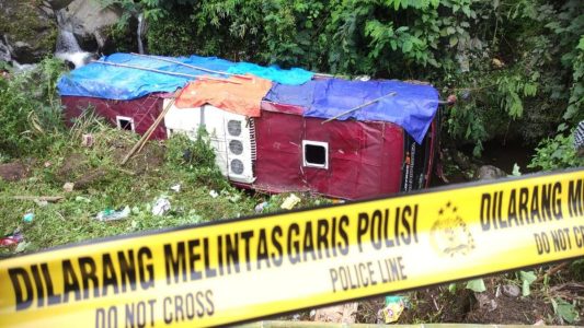 Bus Wisata Terjun, Rumornya Karena Anak Kecil
