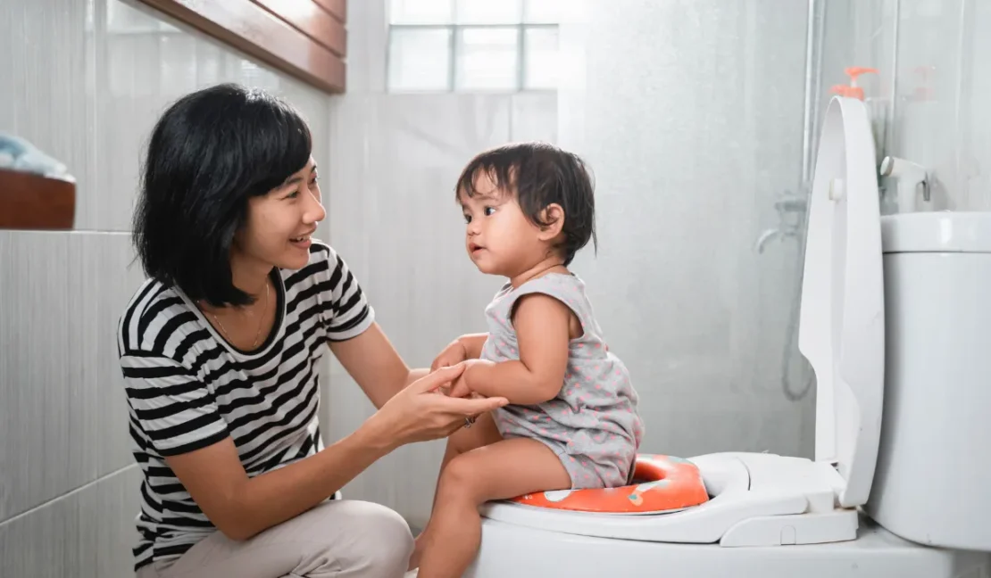 Anak ke kamar mandi
