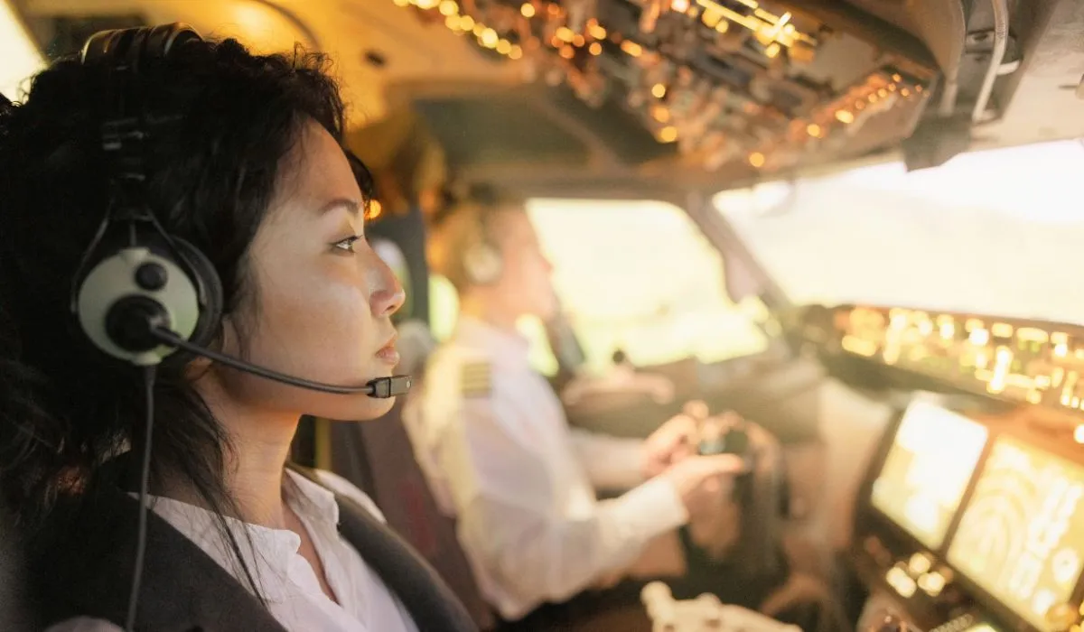 Tahapan Pendidikan dan Syarat Menjadi Pilot Wanita