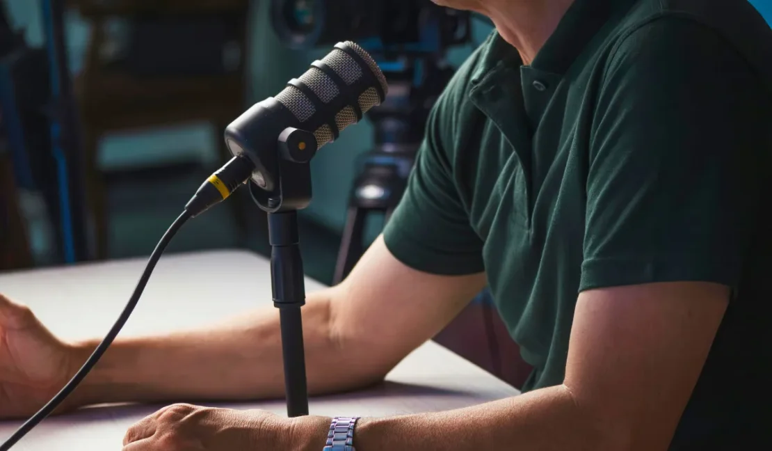 Cara Tingkatkan Listening Skill podcast bahasa inggris pemula