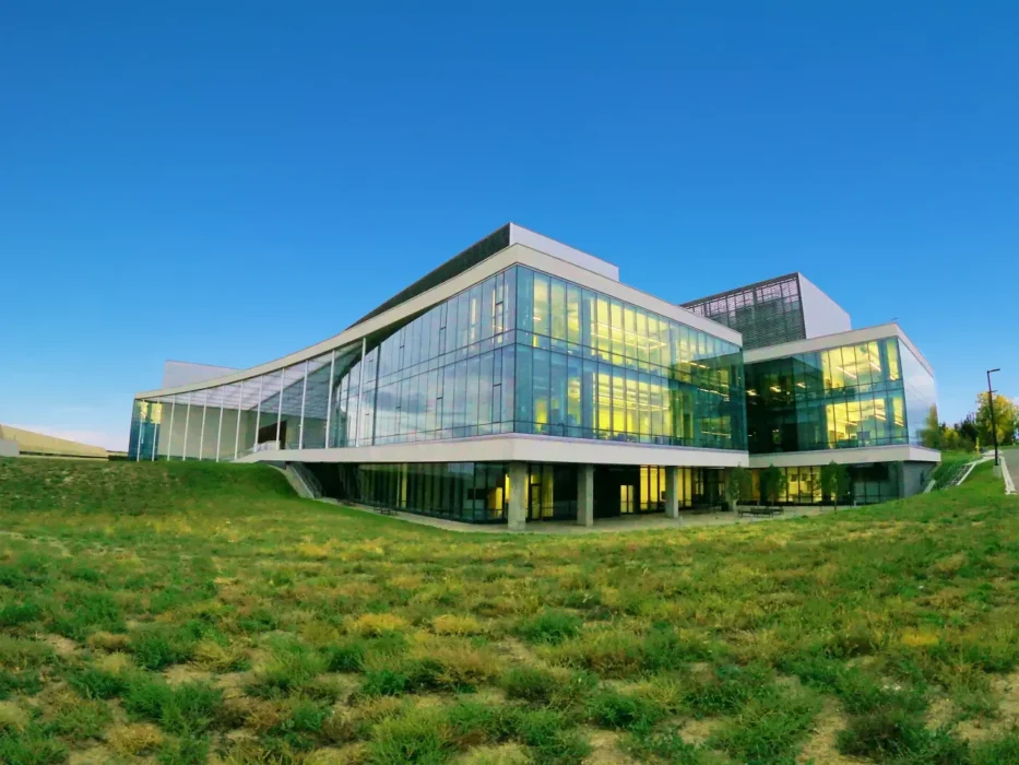 1. University of Lethbridge (Alberta)_www.educenter.id