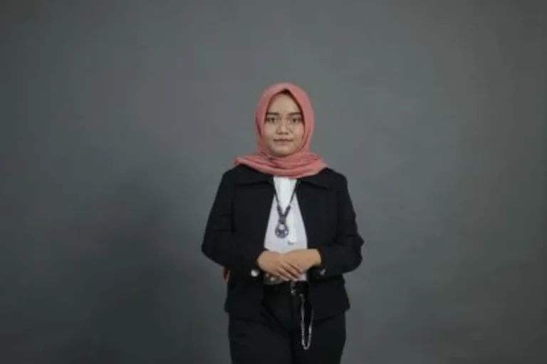 Coach Nadhira_www.educenter