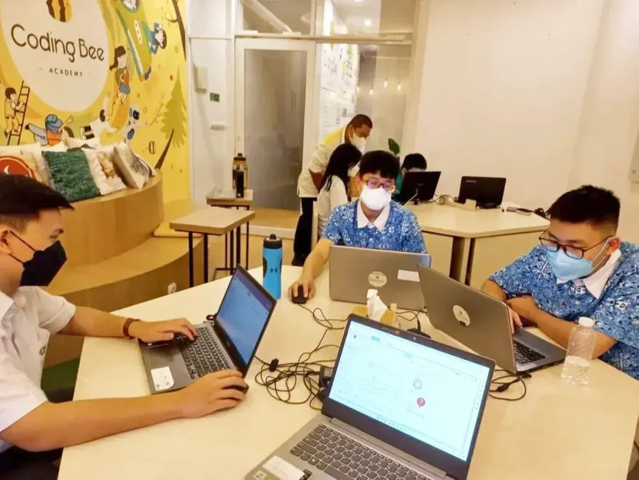 4. Coding Bee Academy Serpong_www.educenter.id